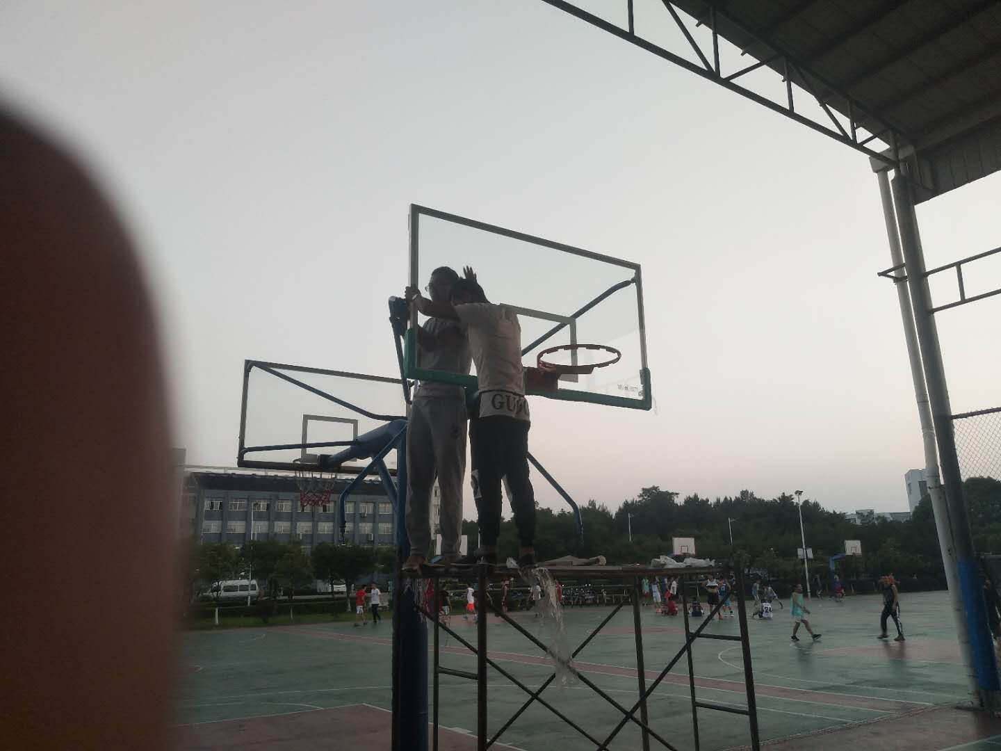 玉峰体育篮球架