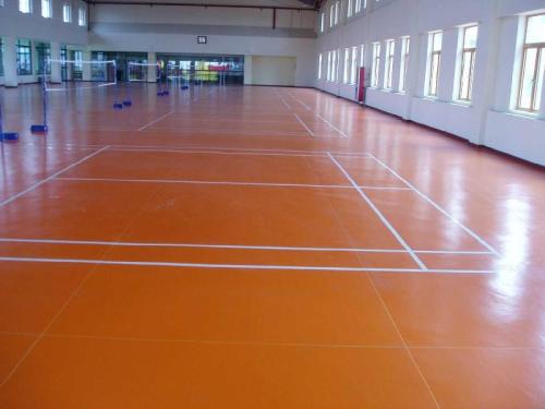 PVC运动地板与其他类型地板材料的对比-【玉峰体育】