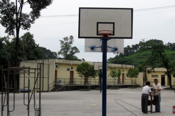 一般高中的篮球架大概几米高.-【玉峰体育】
